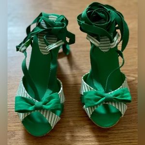 Bamboo wedge peep-toe sandals.